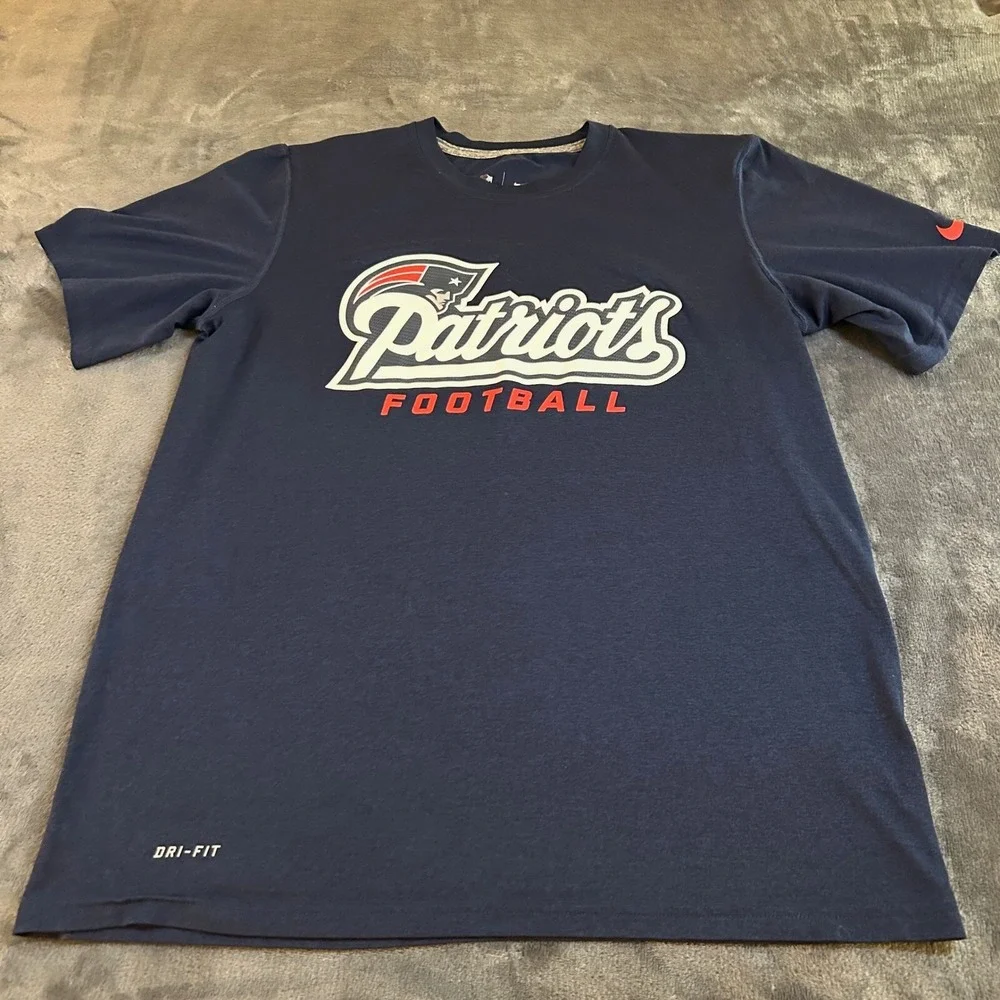 Nike Dri-FIT New England Patriots T-Shirt On Field Apparel Tee Shirt Mens Medium